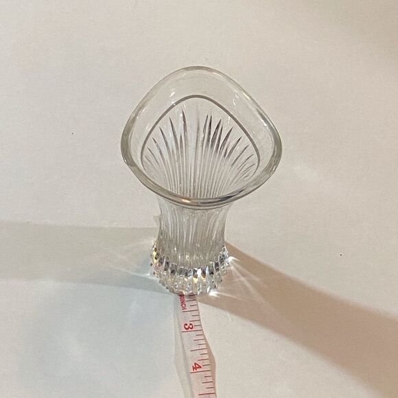 Vintage Elegant Clear Glass Flower Vase - Picture 3 of 8